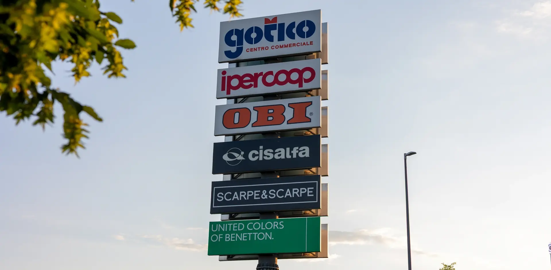 Pylon Sign Tenant sign